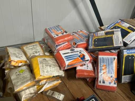Batch of life jackets, garment bags and thermal bags