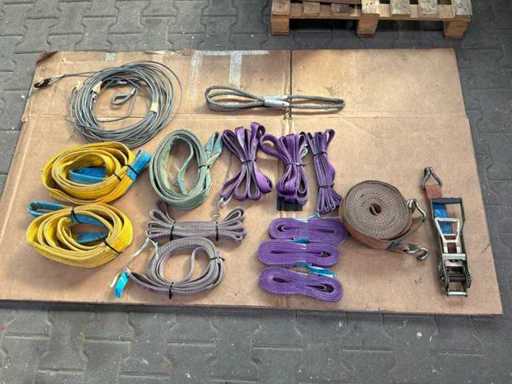 Diverse hijsbanden en rondstroppen