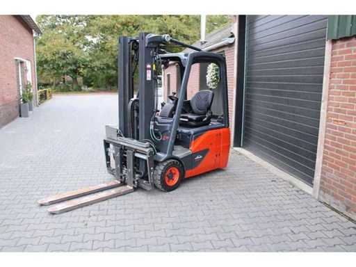 Linde - 2019 - E16 - contreplaqué de 4,62 m, cuillères de portée, levage libre, positionneur de fourche, levier latéral - chariot élévateur
