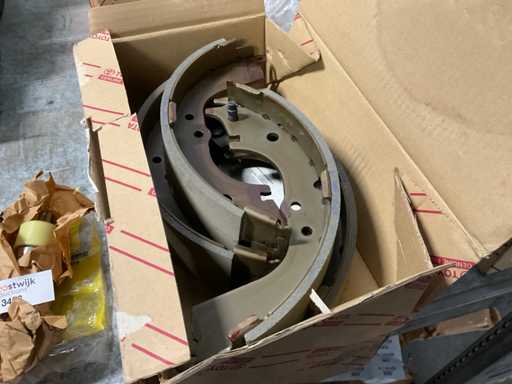 Toyota 04495-26230 Shoe kit (2x)