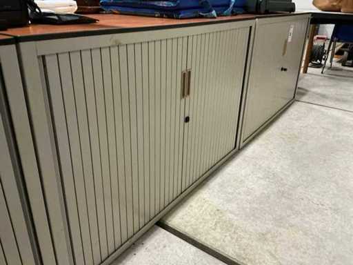 Filing cabinet (2x)