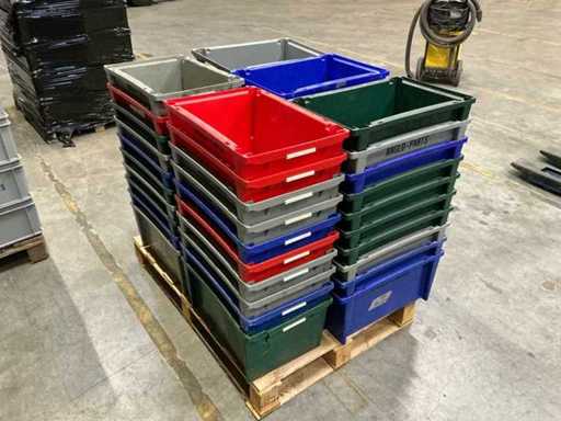 Dużo pojemników na przechowywanie