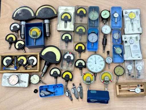   Molti indicatori a quadranti