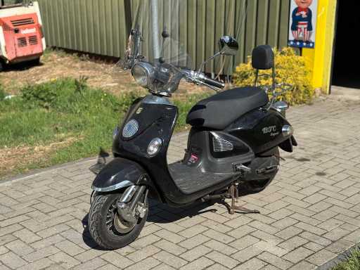 2017 BTC Legend  Scooter