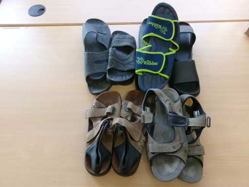 Badeschuhe / Sandalen Mix, gebraucht (R15) (35x)