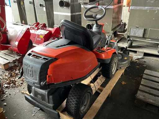 Husquarna grastrekker met achtergewicht