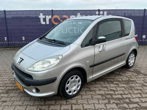 2006 - Peugeot - 1007 - 1.4 Urban - Personenauto