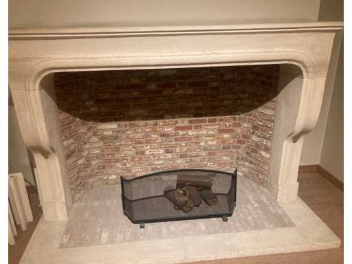 camino in pietra bianca borgognona: Savonnières