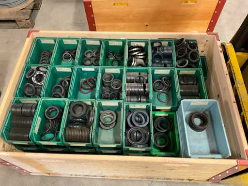 O mulțime de garnituri pentru arbori