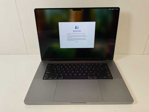 Apple MacBook Pro 16", Apple M1 Pro, 16GB RAM, 512GB NVMe Laptop