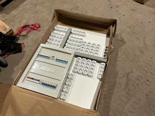 Scame Tableau électrique 32 + 32 prises