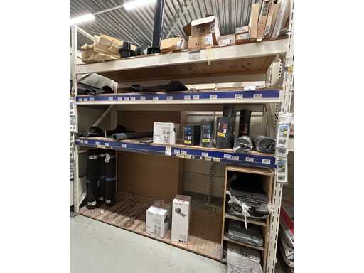 Roofing material including roofing felt and roof lead (170x)