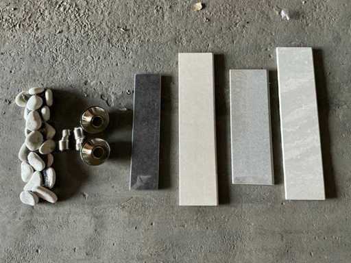 Lotto di vari battiscopa e lampade (pallet 6x)