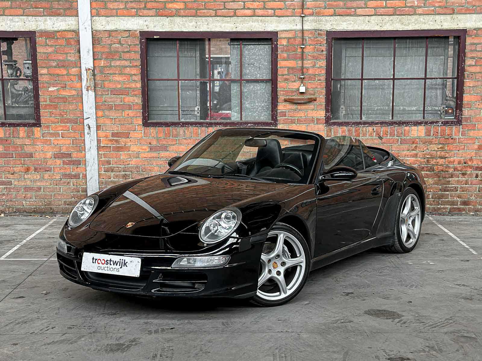 Porsche 911 Carrera Cabriolet 997 3.6 325pk 2005 handgeschakeld -Youngtimer-