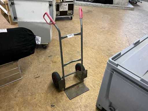 Camion a saci con pneumatici pneumatici