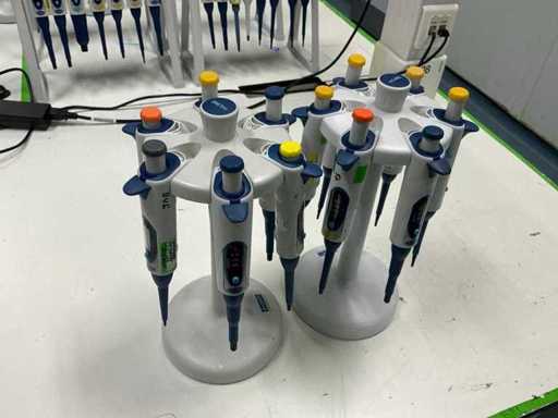 Biohit Pipettes with Carousels (12x)