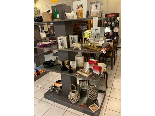 Diverse decoratie en geuren en lantaarns en windlichten...