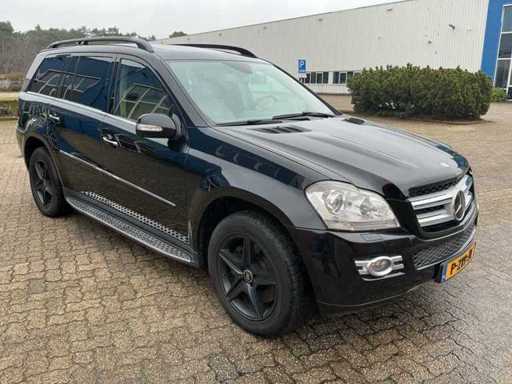Mercedes-Benz GL-500 Samochod osobowy z 2007 roku