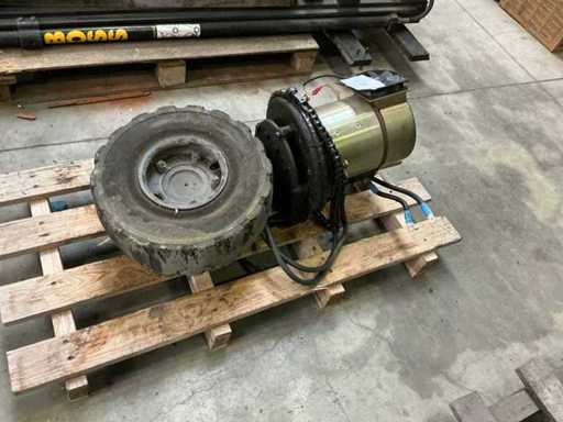 Drive wheel with electric motor