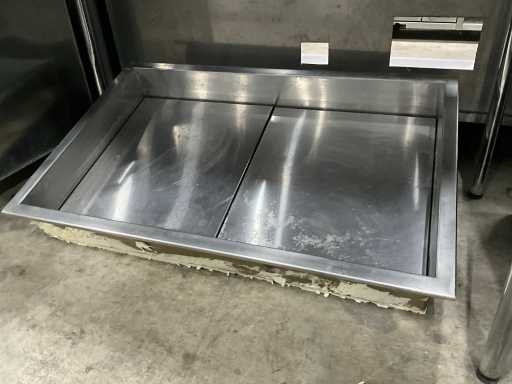 Tavă încorporată pentru gheață zdrobită