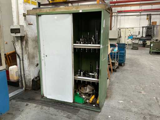 BT 50 Werkzeughalterschrank, Fräser, Bohrer und Zubehör
