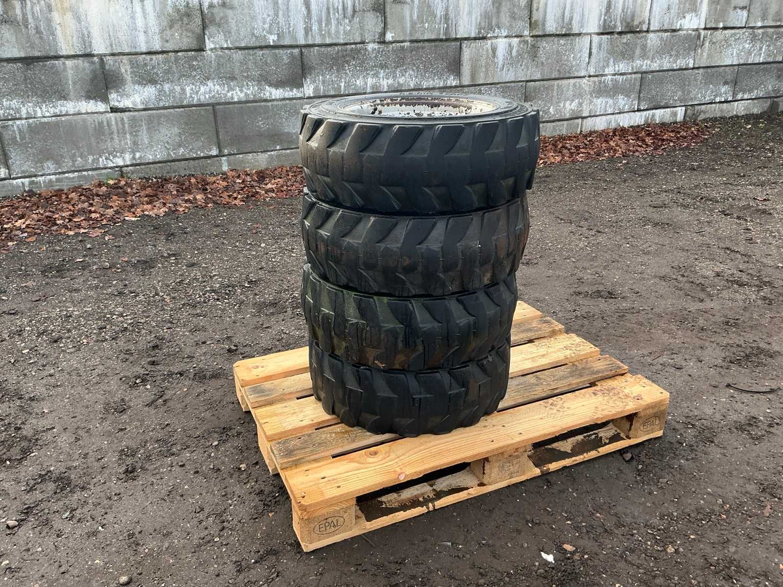 BKT Wide Wall 27×8,50 R15 Tire, wheel and rim