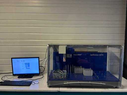 EPPENDROF - 5075 - Pipettierender Roboter