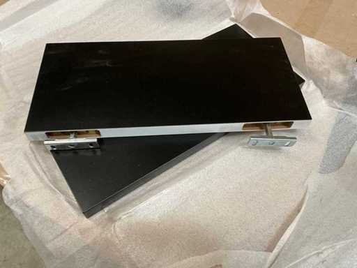 Twee zwarte planken met geïntegreerde traysteunen, nieuw zwart gelakt, 45 x 20cm, 25mm