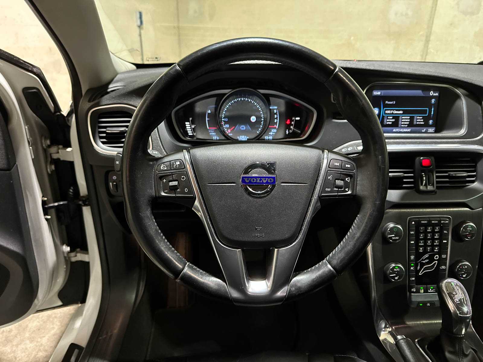 Volvo V40 2.0 D3 Summum 148pk 2012, L-445-XL