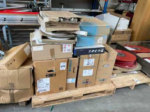 Batch of various sanitary facilities