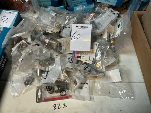 Lot de divers accouplements (environ 82 pièces)