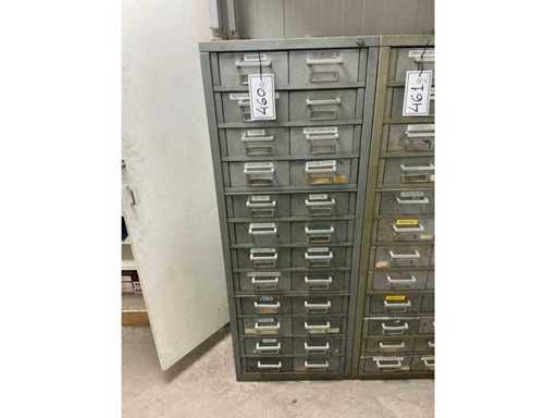 Outils manuels et accessoires, y compris une armoire à tiroirs