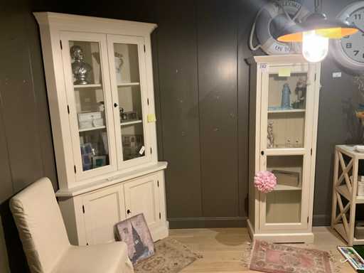 Eckenschrank und Vitrine