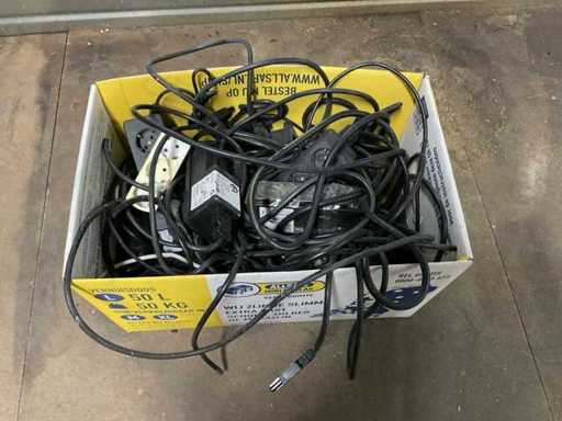 Verschiedene Drähte, Kabel und Kabel