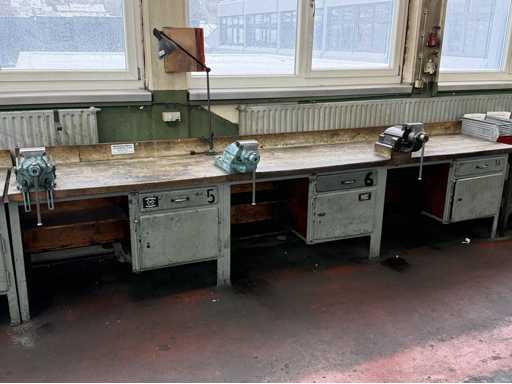   3 workbenches