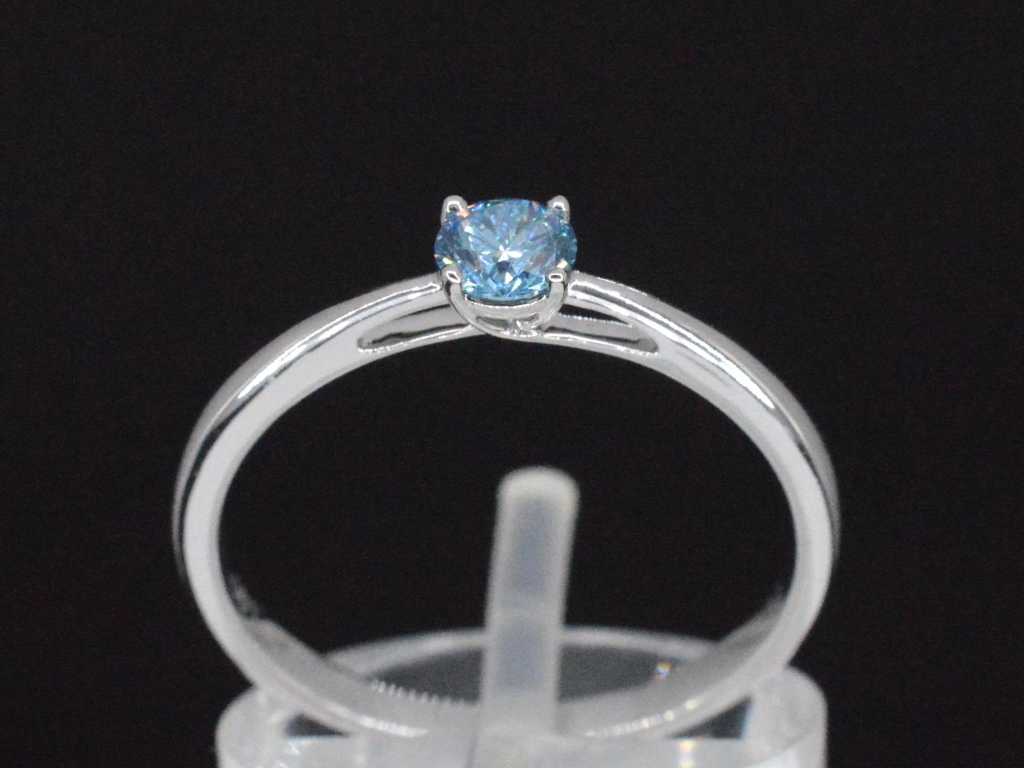 Witgouden ring met blauwe diamant