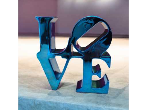 Robert Indiana - LOVE Sculpture (blauw)
