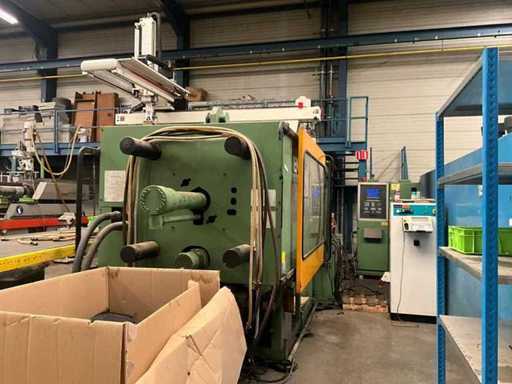 Engel ES2000/250 Machine de moulage par injection avec bras robotisé STAR