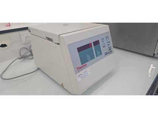 THERMOWETENSCHAPPELIJK - HERAEUS Labofuge 200 - Centrifuge