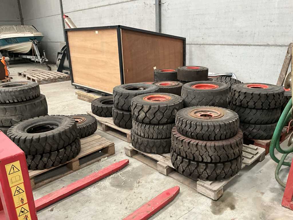 Lot of 36 tyres LINDE forklift new and used.