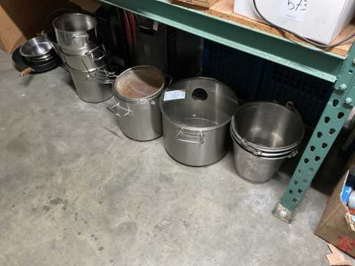 Charge von Küchenutensilien aus Edelstahl 