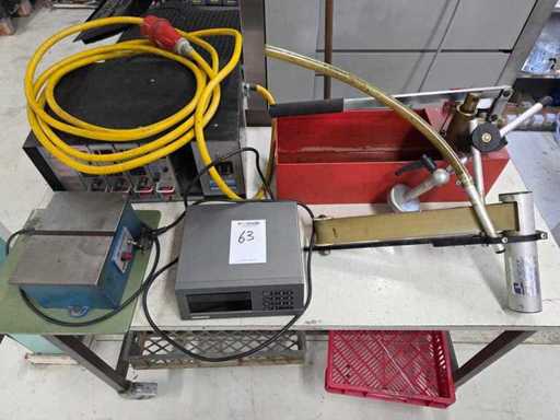 Vari pezzi, strumenti e accessori