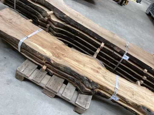 Walnut block / trunk / 2.10m long / diameter 30 cm / sawn in max 5 cm / 3 planks