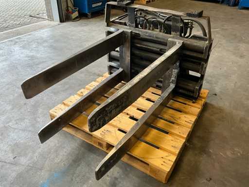 Stivuitor cu furcă rotativă cu clemă - FEM3A