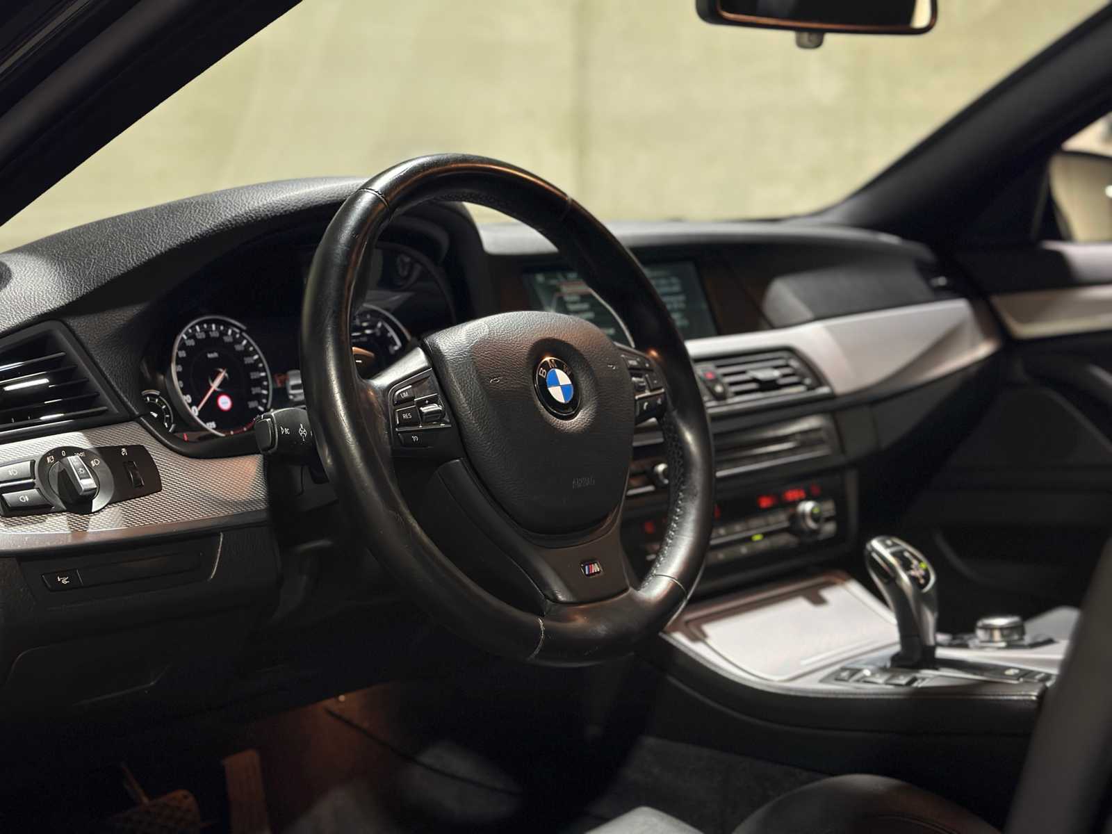 BMW 520i Touring M-Sport High Executive 5-series 184hp 2013, 92-ZLN-9