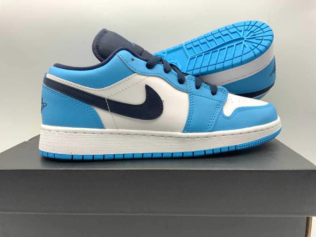 Nike Air Jordan 1 Low Blanc/DK Powder Blue-Obsidian Sneakers 38.5