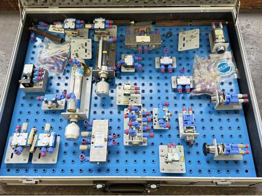   Pneumatics Teaching Case / Training Set