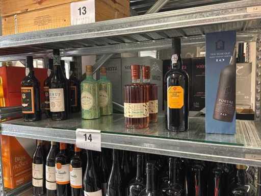 Party mit verschiedenen Getränken (55x)