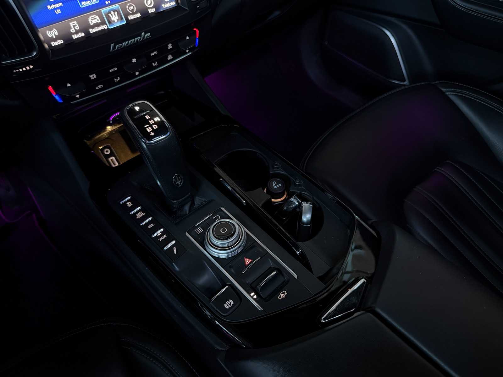 Maserati Levante 3.0 V6 AWD GranLusso 349pk 2019, T-075-PR