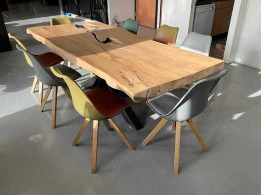Boomstamtafel met 11 stoelen
